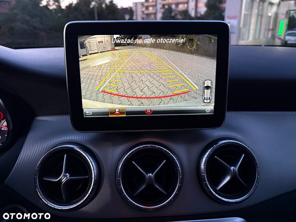 Mercedes-Benz CLA 180 7G-DCT - 11