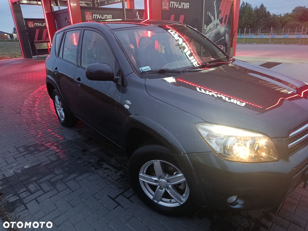 Toyota RAV4 - 1