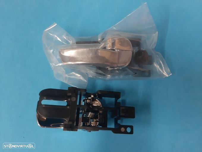 Puxadores pega muleta porta em cromados Nissan Pathfinder R51 (80670-9BK0A)  NOVO - 3