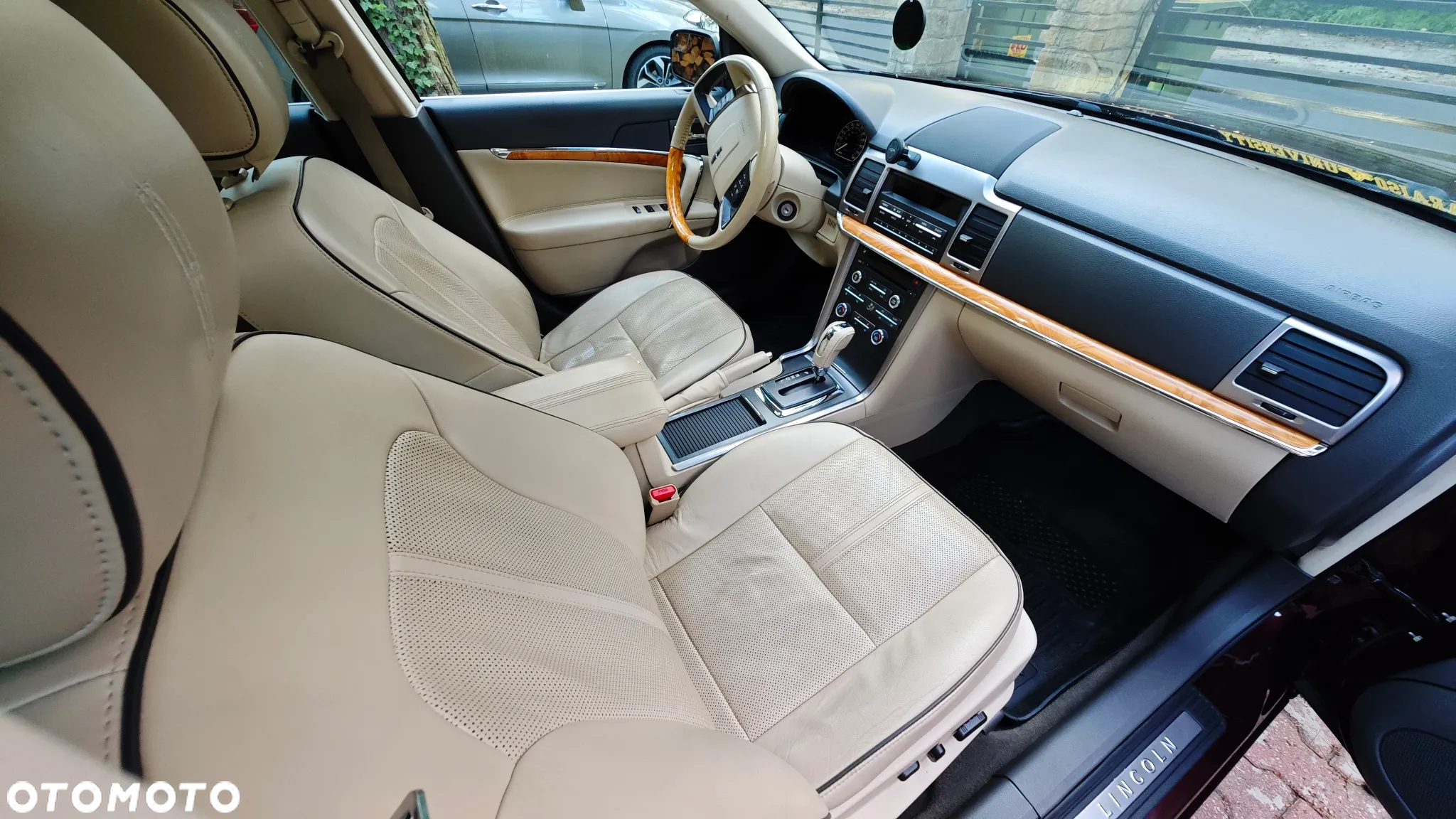 Lincoln MKZ - 11