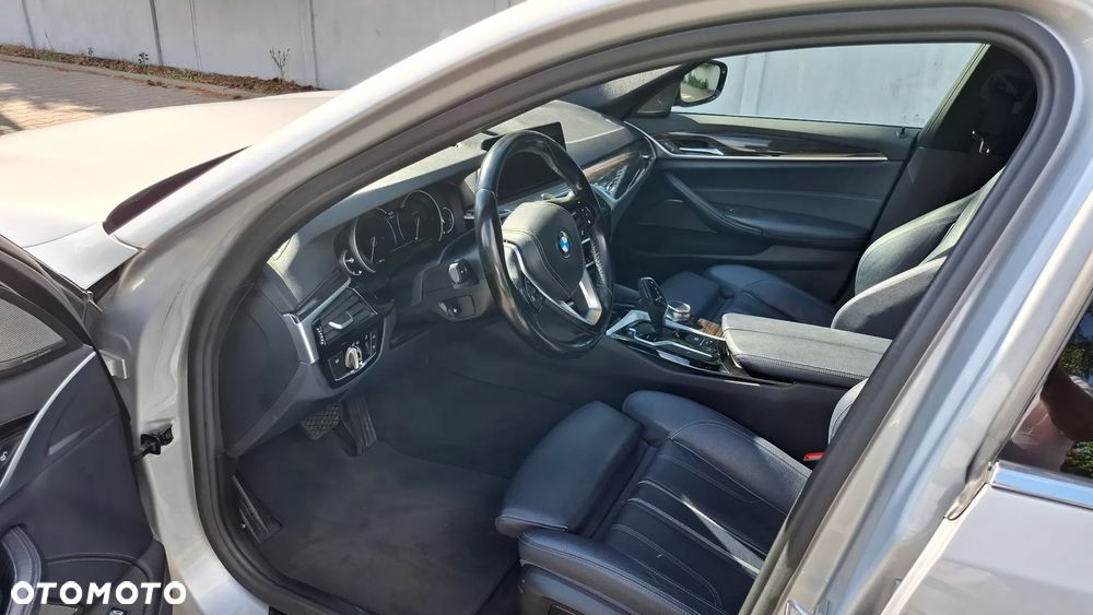 BMW Seria 5 530i Sport Line - 21