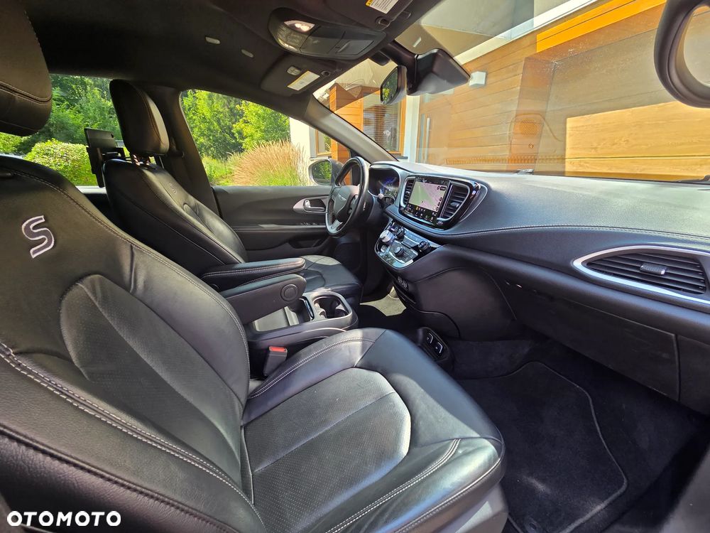 Chrysler Pacifica - 11