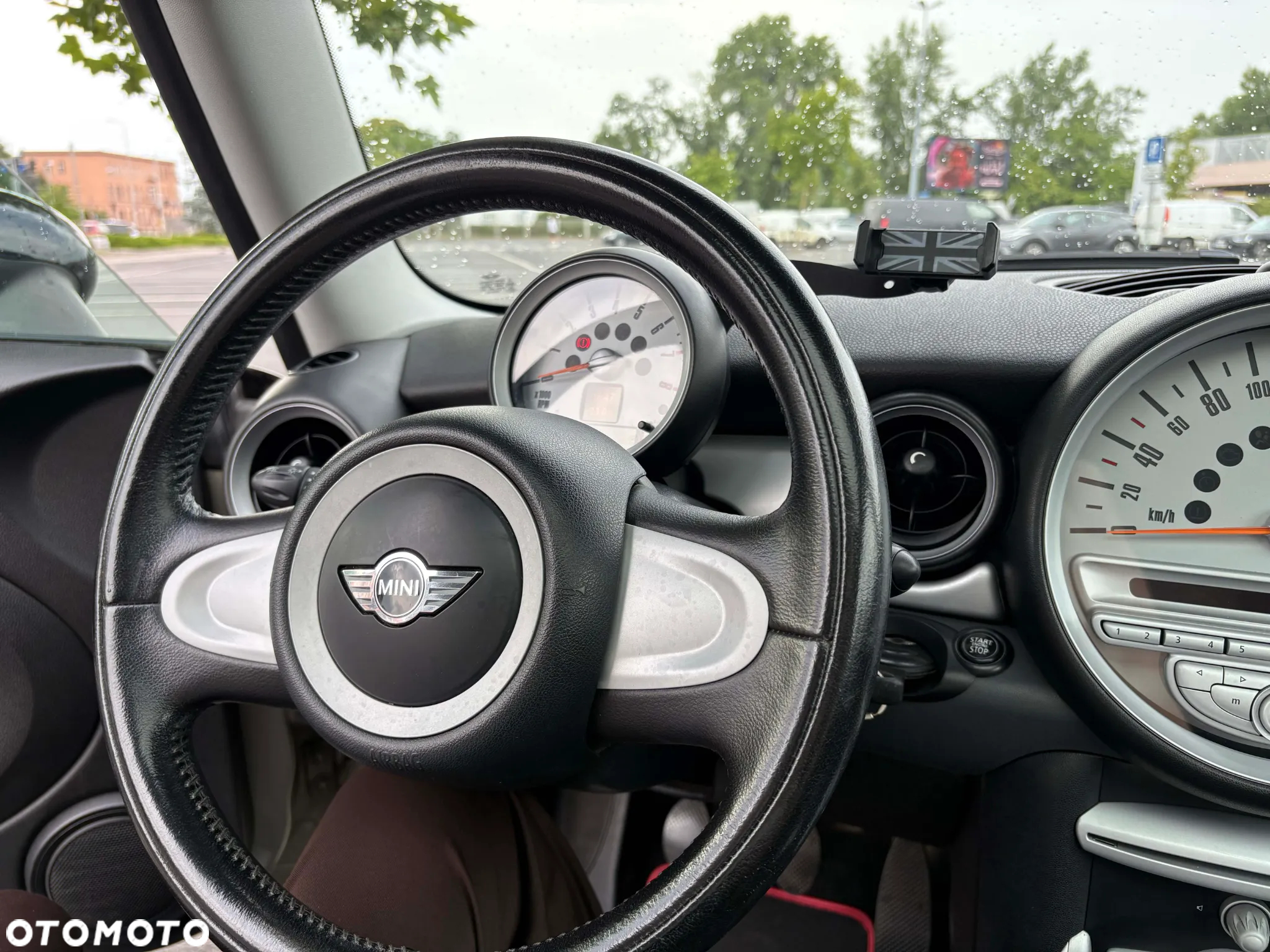 MINI Cooper Standard - 24