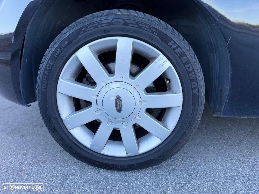 Ford Fiesta 1.25 Ghia - 13