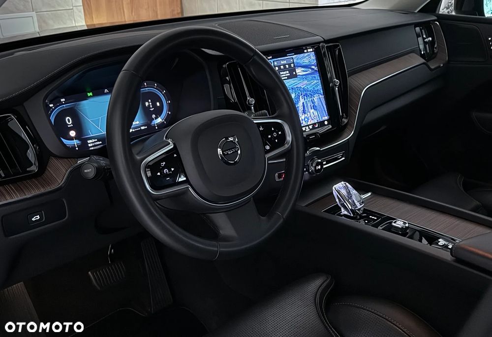 Volvo XC 60 B4 D AWD Plus Dark - 10