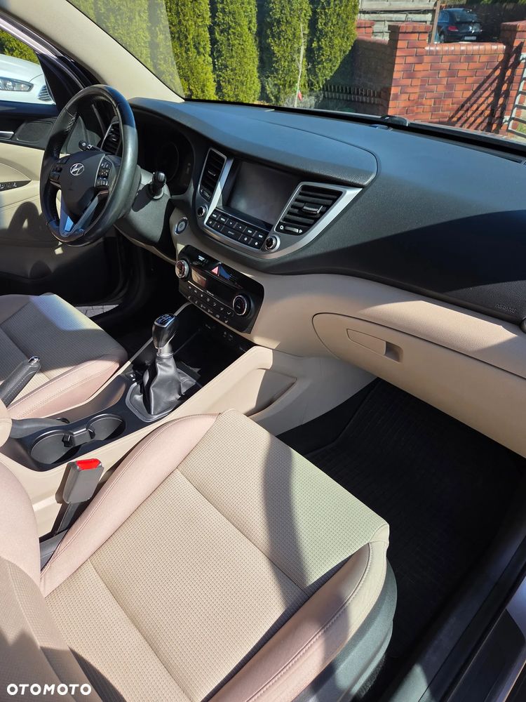 Hyundai Tucson 1.7 CRDI BlueDrive Style 2WD - 10