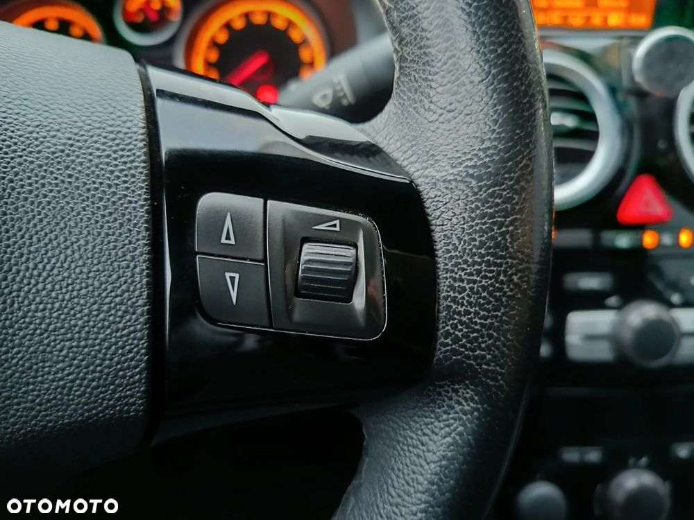 Opel Corsa 1.4 16V Cosmo - 17