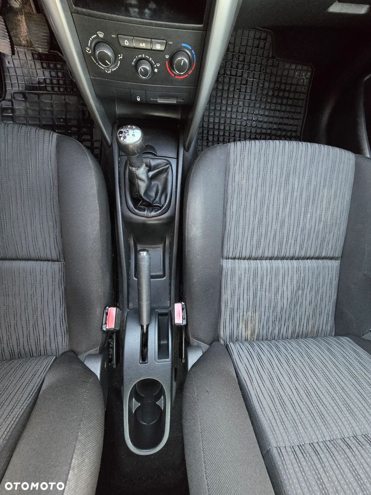 Peugeot 207 - 13