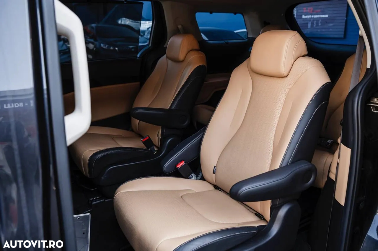 Kia Carnival - 8