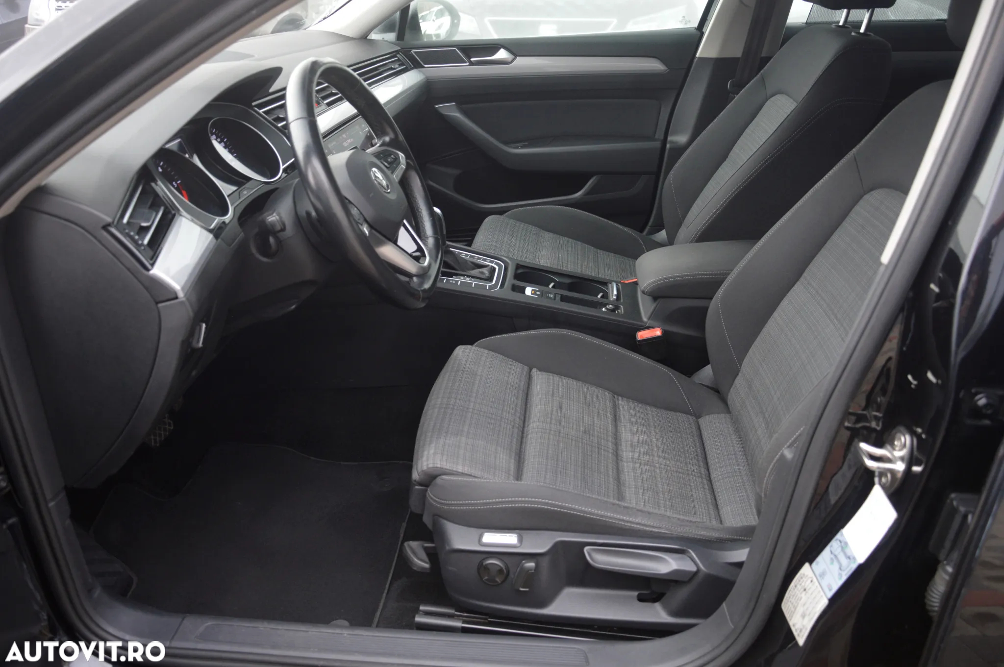 Volkswagen Passat 1.6 TDI (BlueMotion Technology) DSG Comfortline - 21
