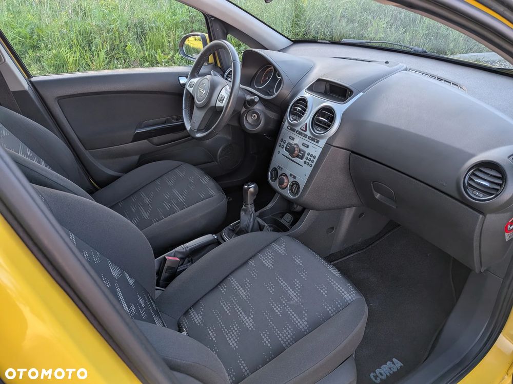 Opel Corsa 1.4 16V Satellite - 21