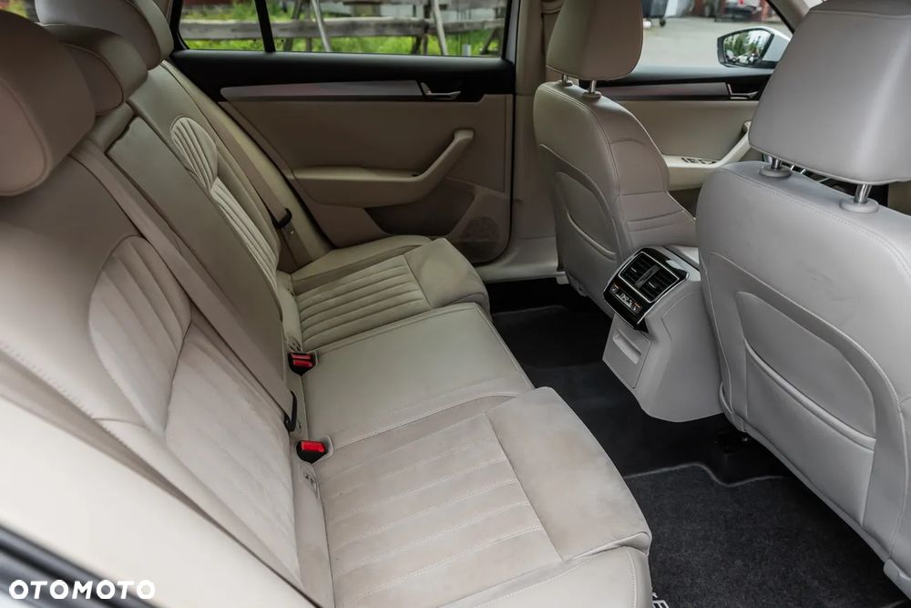 Skoda Superb 2.0 TSI Sportline DSG - 9