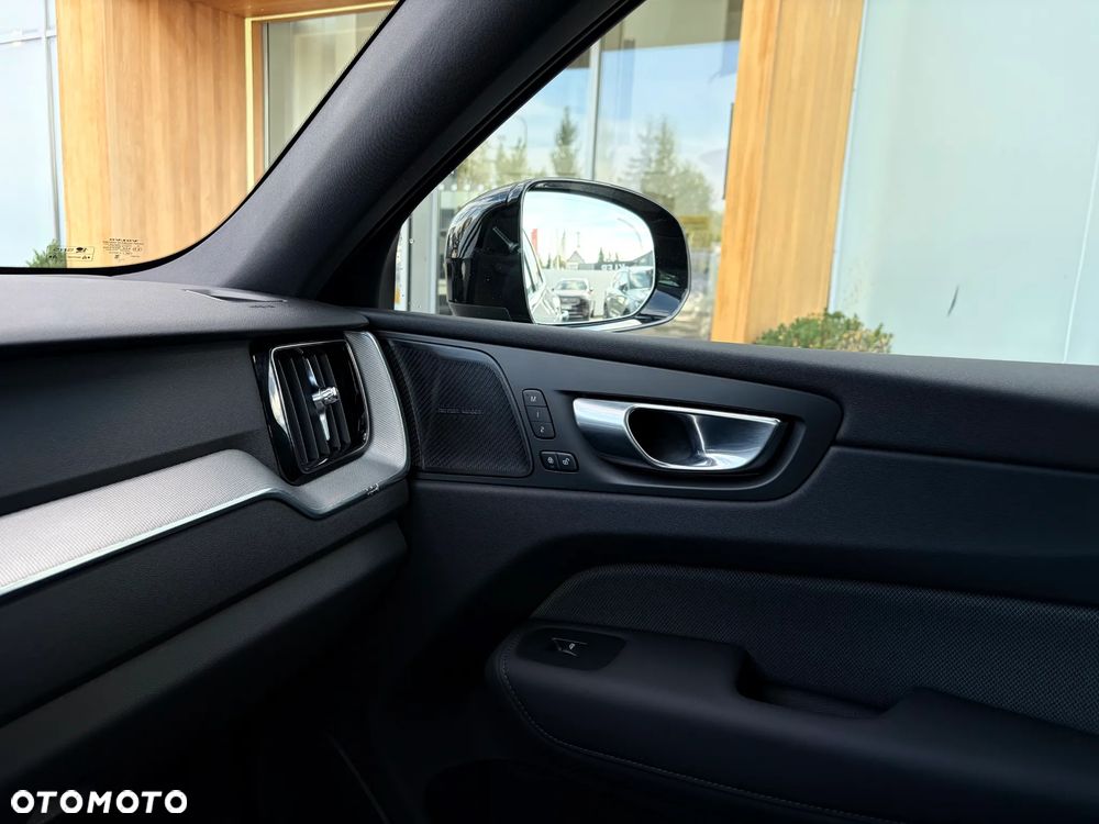 Volvo XC 60 B5 B AWD Plus Black Edition - 20