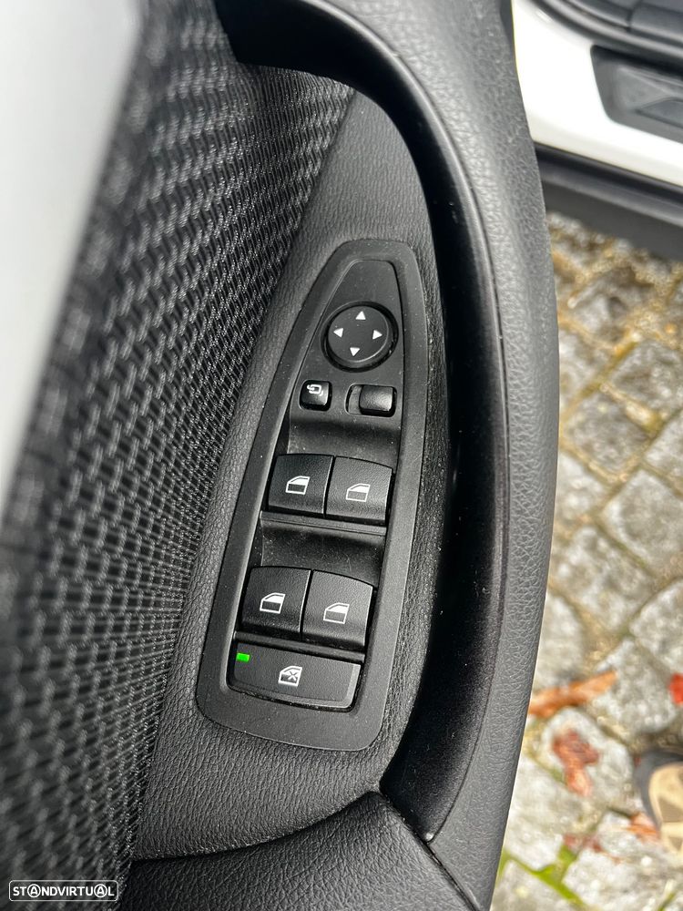 BMW X1 sDrive18d Advantage - 16