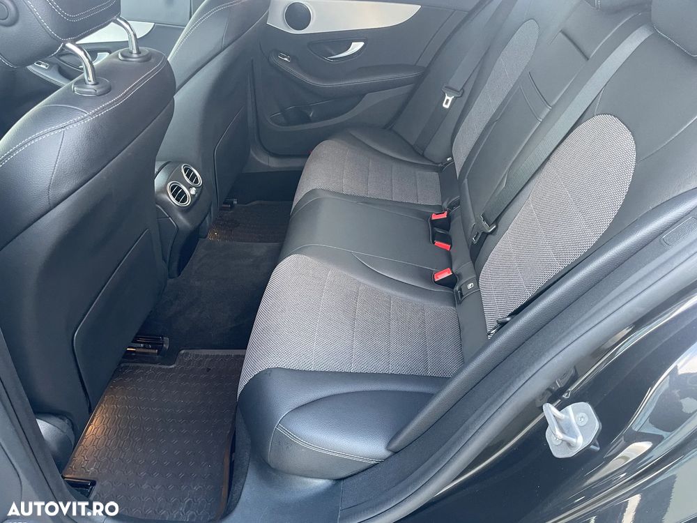 Mercedes-Benz C - 12