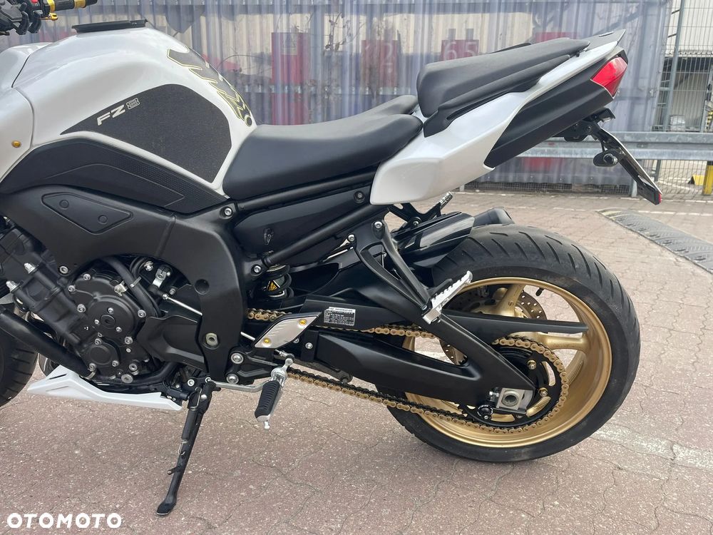 Yamaha FZ8 - 16
