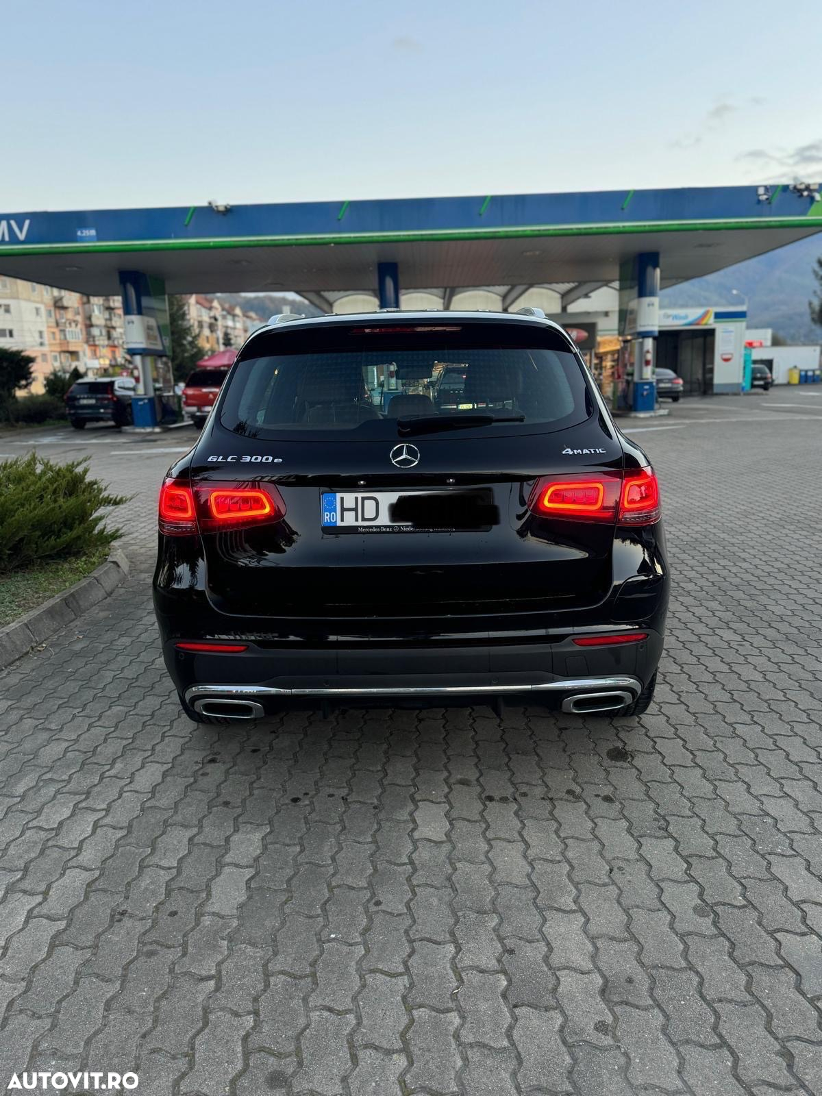 Mercedes-Benz GLC 300 e 4Matic 9G-TRONIC AMG Line - 5