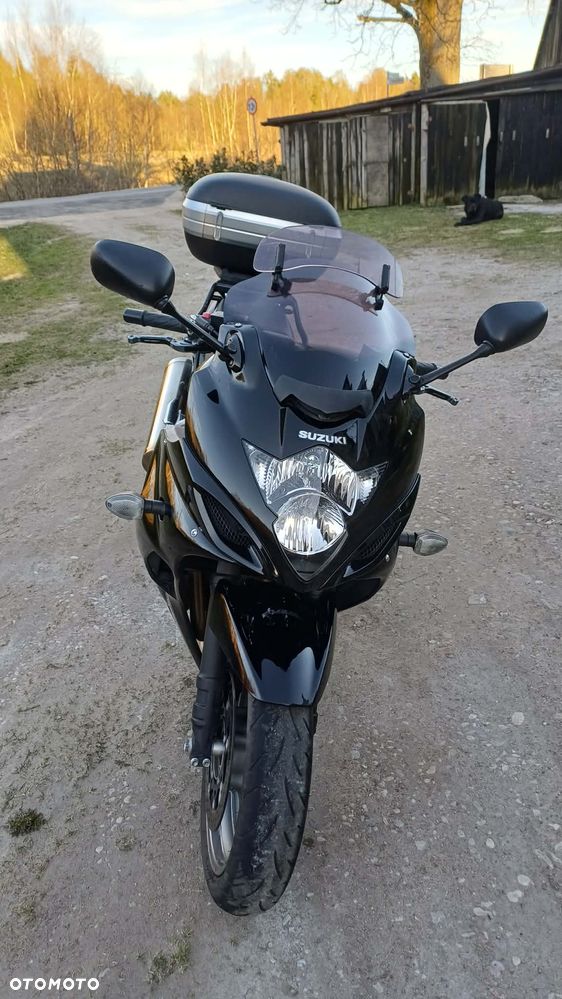 Suzuki GSX - 2