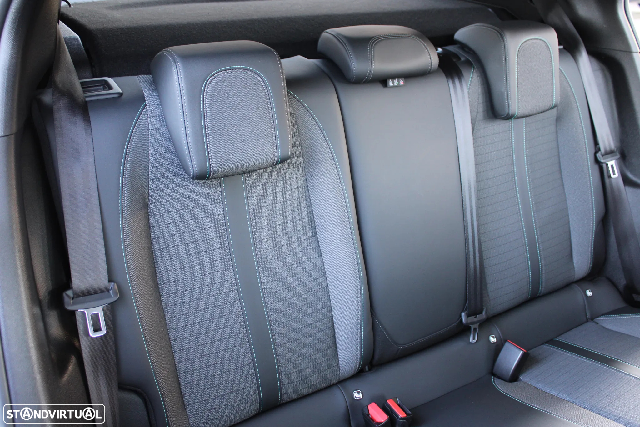 Peugeot 2008 1.2 PureTech Allure Pack - 40