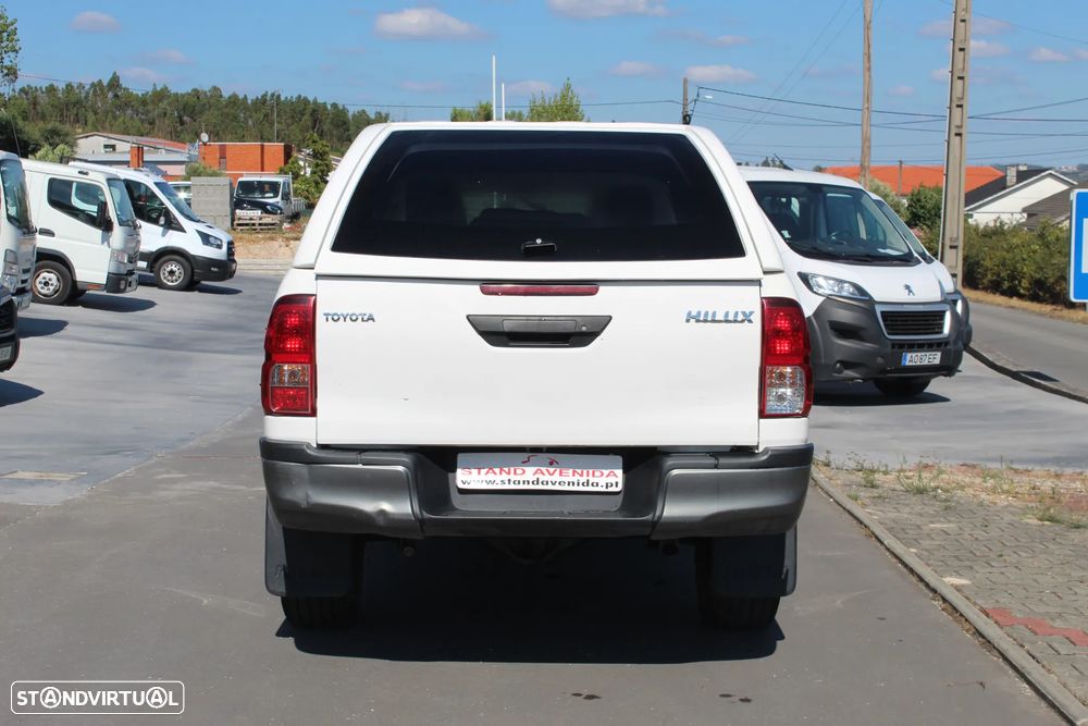 Toyota Hilux 2.4 D-4D 4WD CD CM - 6