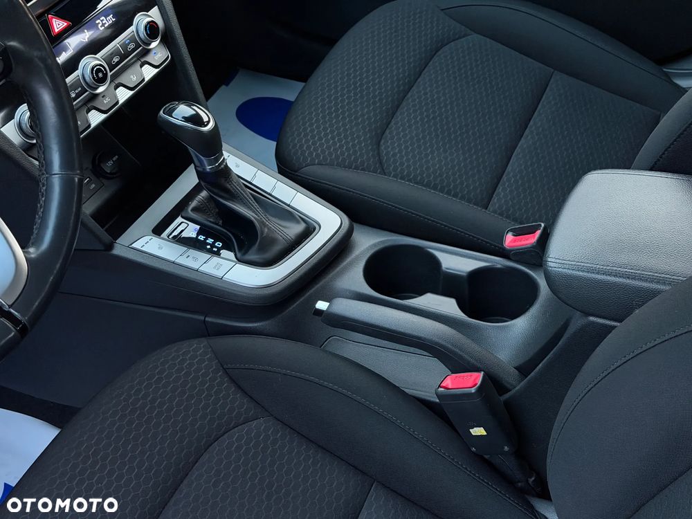 Hyundai Elantra 1.6 Comfort - 22
