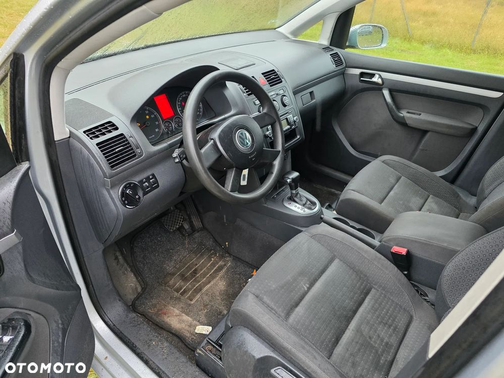 Volkswagen Touran 1.6 FSI - 17