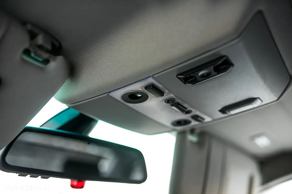 BMW Seria 7 750i - 23