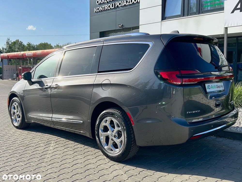 Chrysler Pacifica - 2