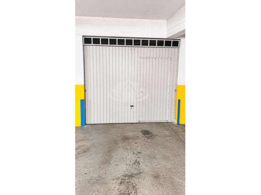 Garagem Box Fechada com 23 m² em Vialonga, Vila Franca de Xira - Grande imagem: 2/9