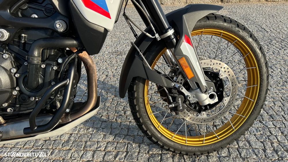 BMW F 900 GS Lightwhite / Racing Blue Metalizado (Versão GS Trophy) - 10