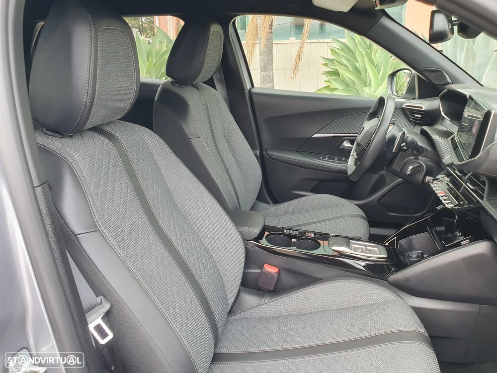 Peugeot 2008 Hybrid 145 e-DSC Allure - 17