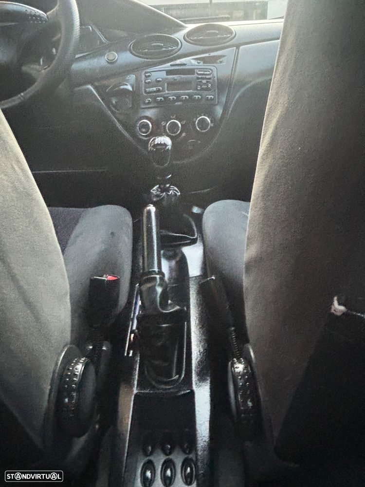 Ford Focus SW 1.8 TDdi Ghia - 17