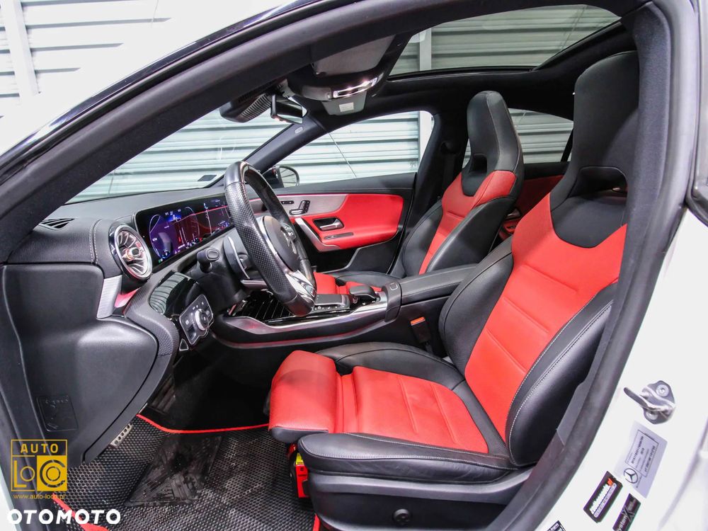 Mercedes-Benz CLA - 12