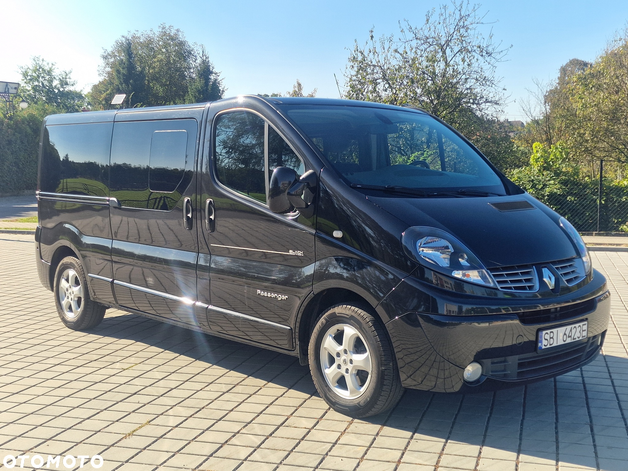 Renault Trafic 2.0 dCi 115 FAP Grand Passenger Black Edition - 3