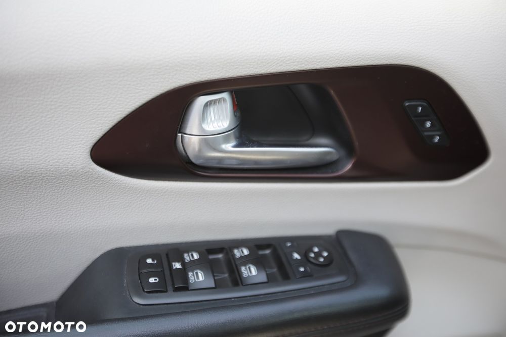 Chrysler Pacifica - 28