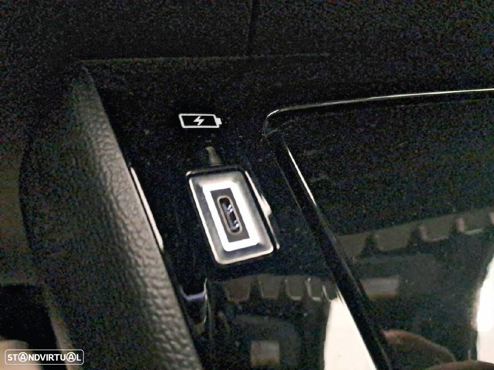 Peugeot e-2008 54 kWh Allure - 24