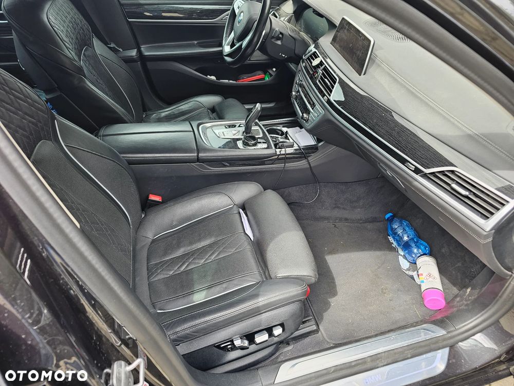 BMW Seria 7 740d xDrive mHEV - 14