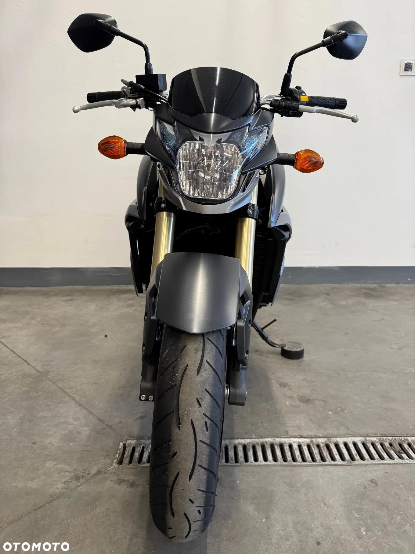 Suzuki GSR - 36