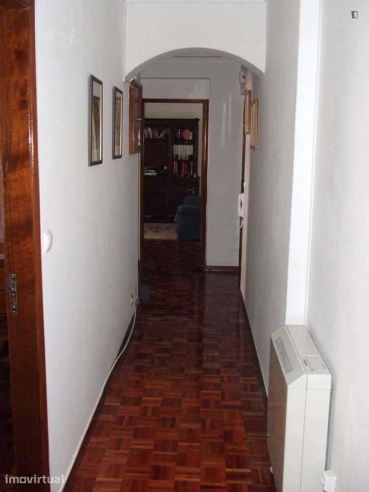 Quarto - localizado em Algés Lisbon - Grande imagem: 5/6