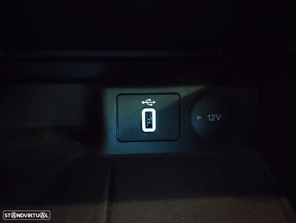 Ford Focus 1.0 EcoBoost Business - 33
