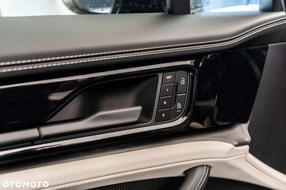 Porsche Panamera - 28