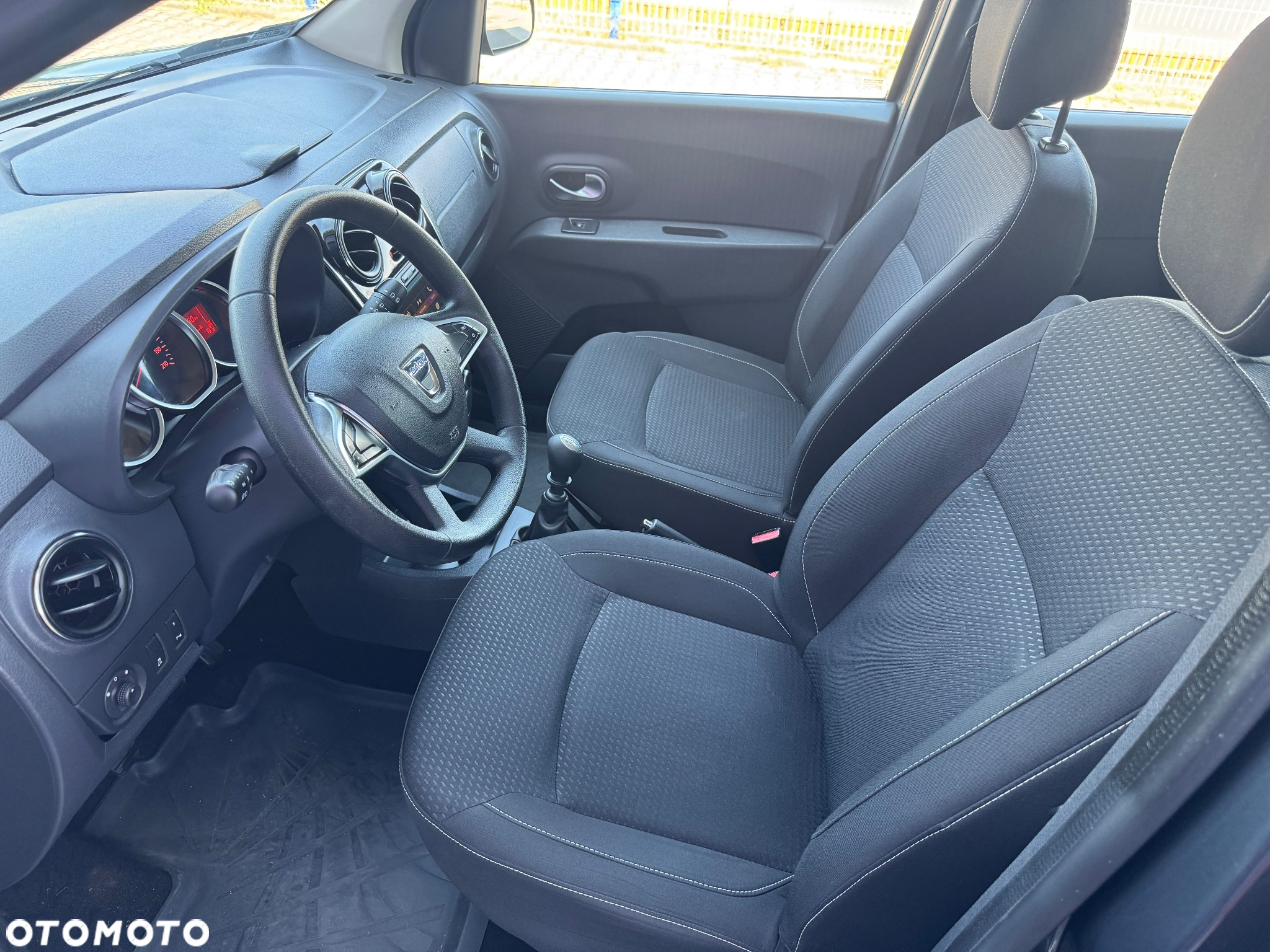 Dacia Lodgy 1.3 TCe Laureate S&S - 21