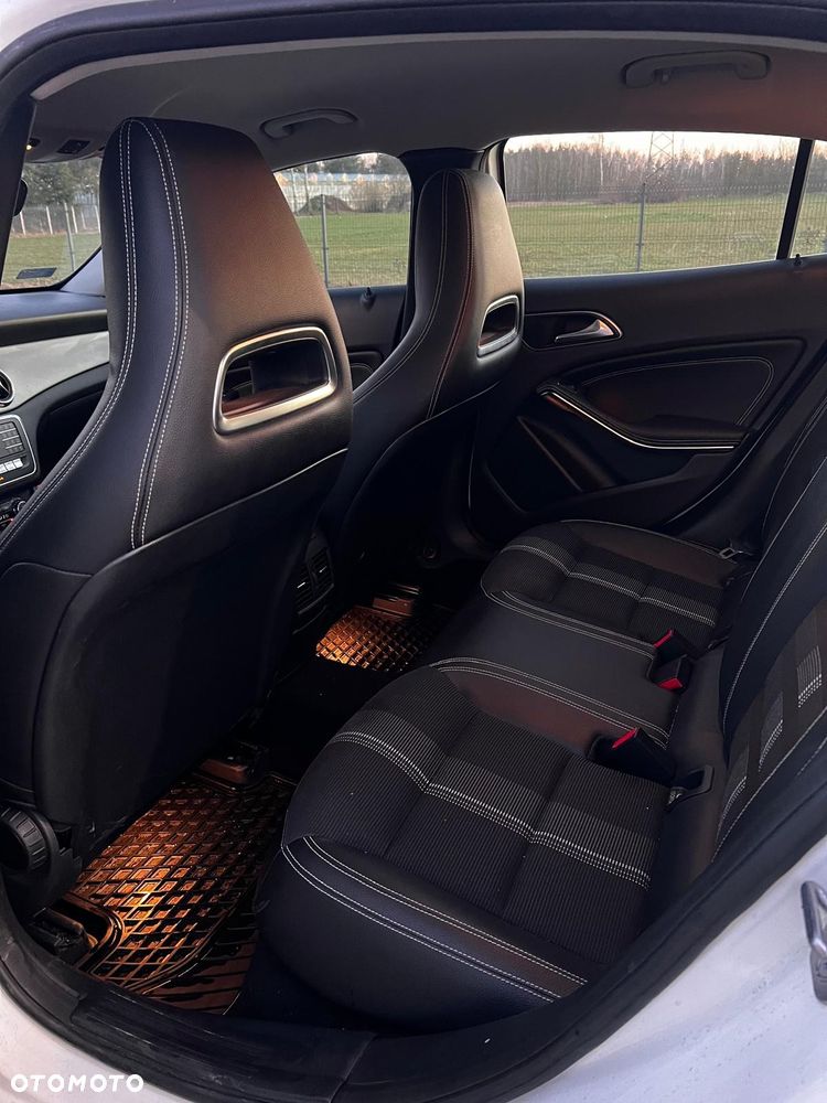 Mercedes-Benz GLA - 8