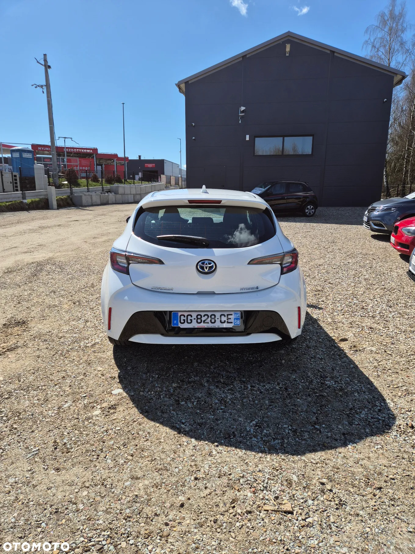 Toyota Corolla ver-1-8-hybrid-style - 8