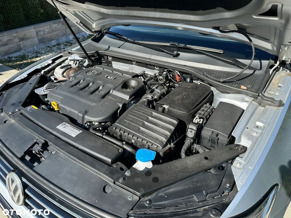 Volkswagen Passat 2.0 TDI SCR Highline - 18