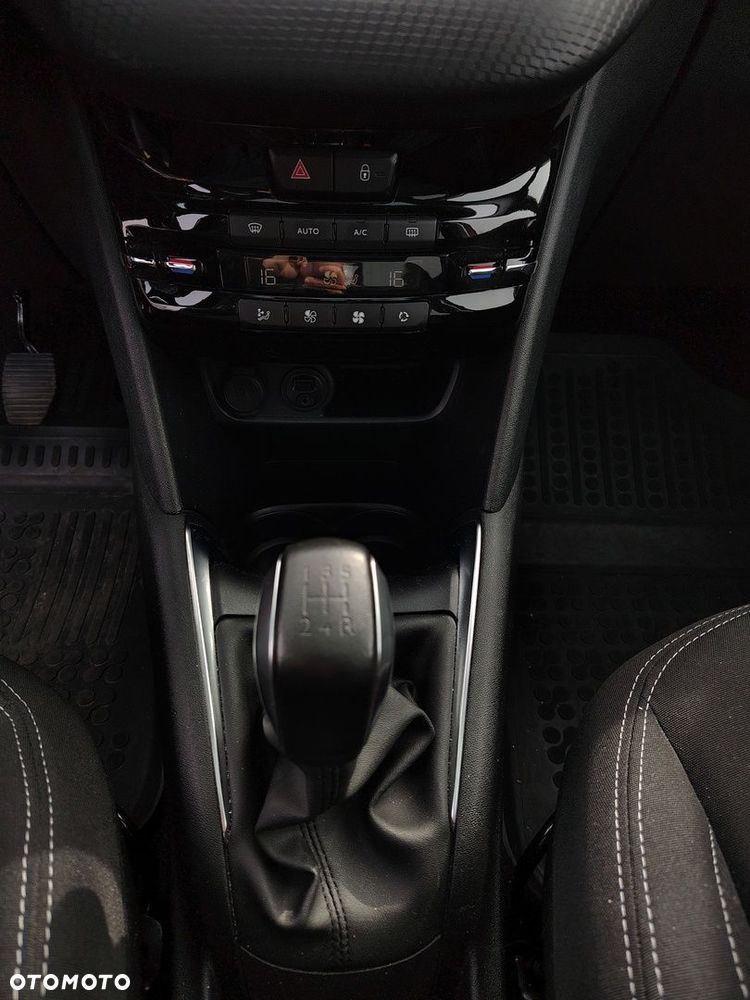 Peugeot 208 1.2 PureTech Allure - 18