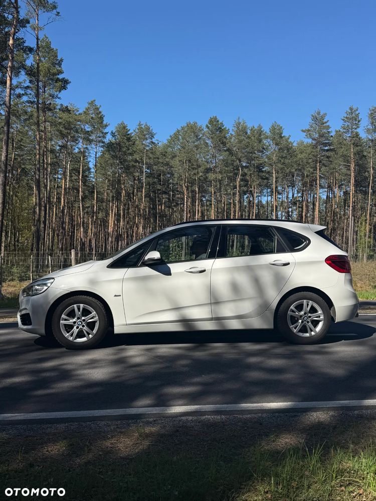 BMW Seria 2 218d - 9