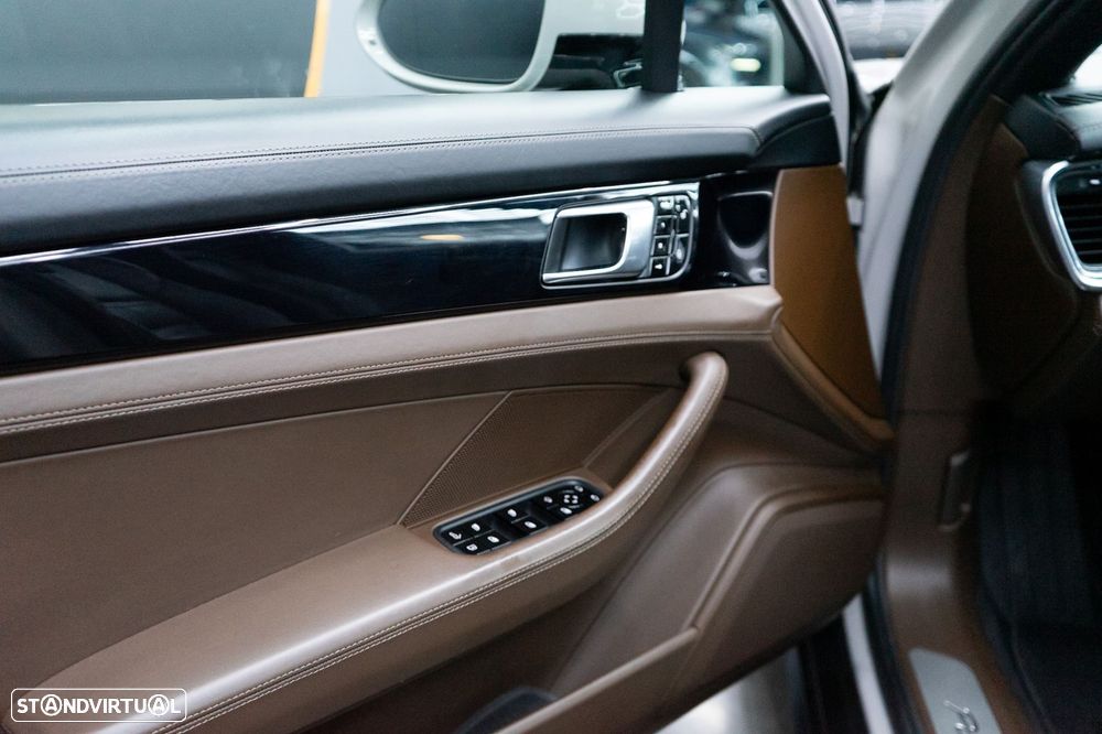 Porsche Panamera 4 E-Hybrid - 31