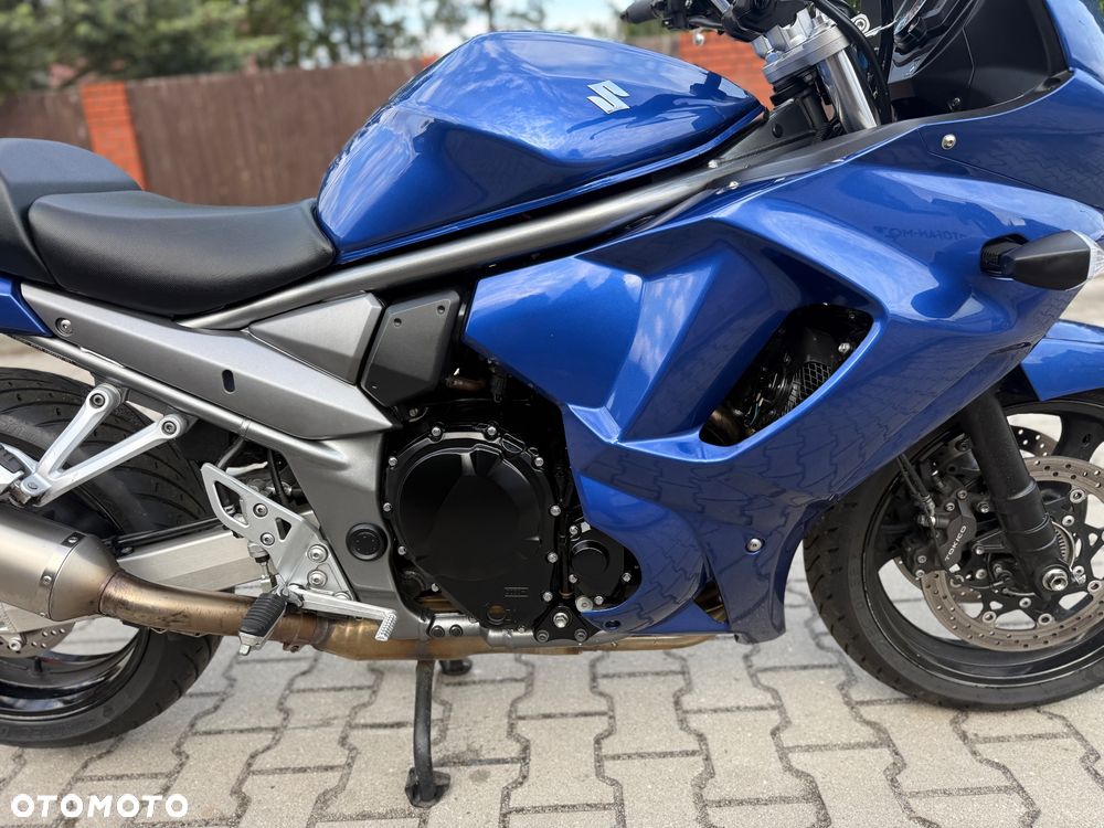 Suzuki GSX - 6