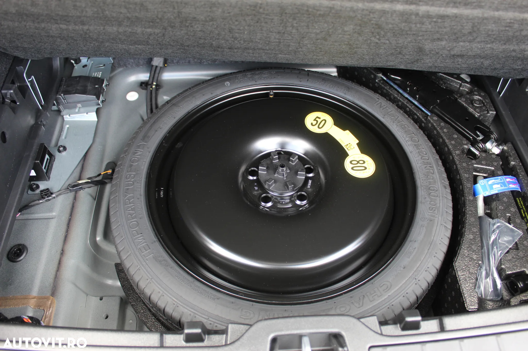 Volvo XC 40 B3 AT FWD MHEV Plus Dark - 35